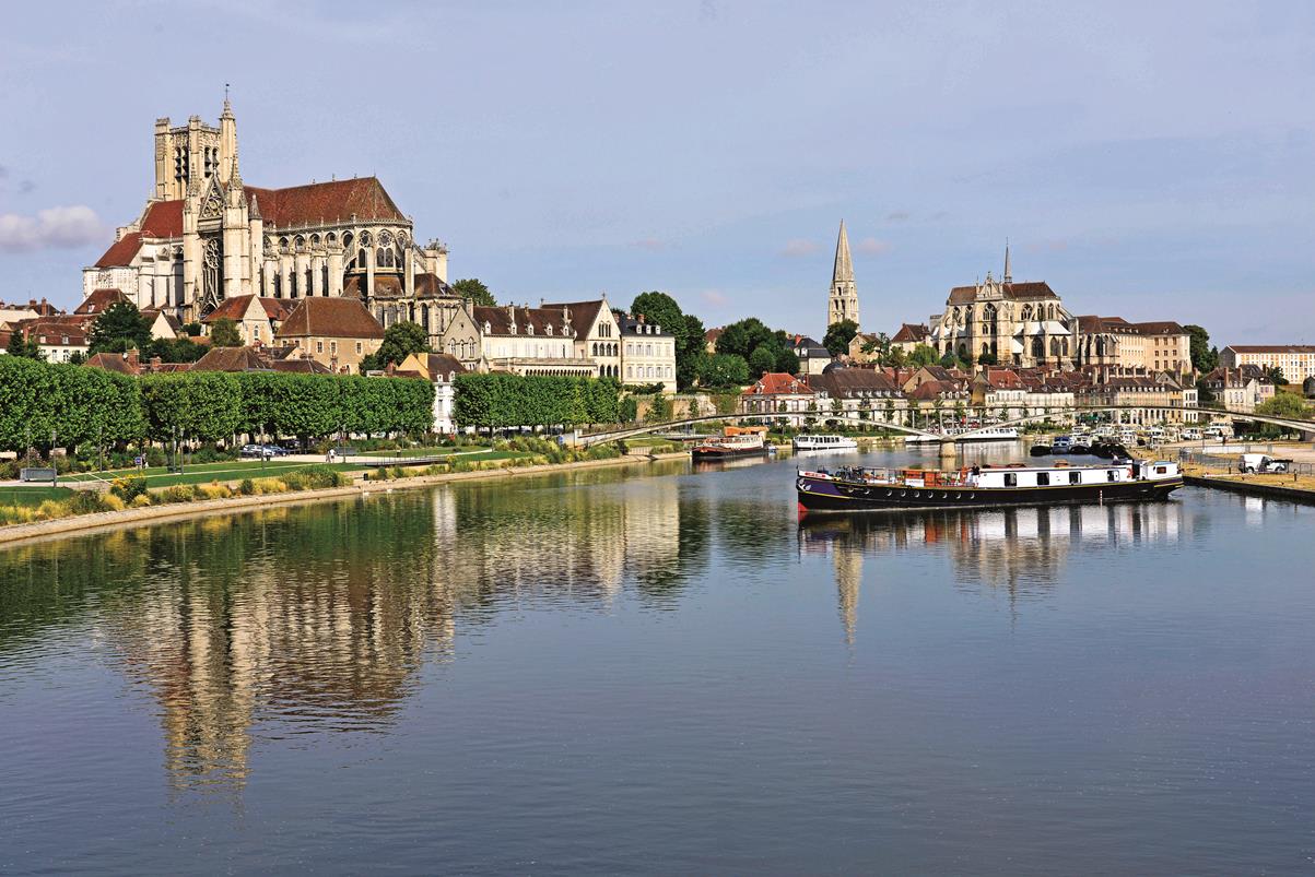 ART DE VIVRE BARGE CRUISES CRUISE BURGUNDI LªART DE VIVRE ART DE VIVRE CRUISES BARGE HOTEL BARGE BARCAZA HOTEL ART DE VIVRE CRUCEROS EN BARCO PEQUEÑO CRUCEROS POR CANALES CRUCEROS PRIVADOS CRUCEROS ART DE VIVRE BORGOÑA CRUCEROS AUXERRE FRANCIA CRUCEROS ORIGINALES ITINERARIOS NOVEDOSOS CRUCEROS DE LUJO